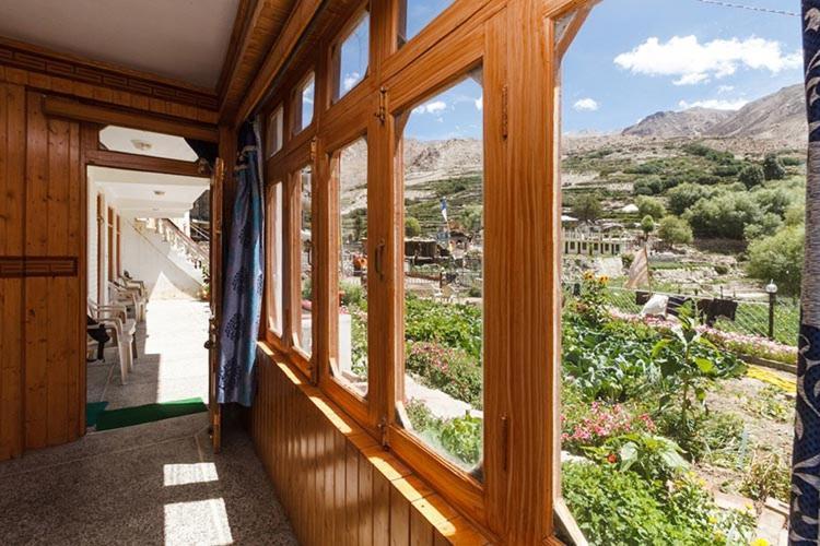 Hotel Lake View Nako المظهر الخارجي الصورة
