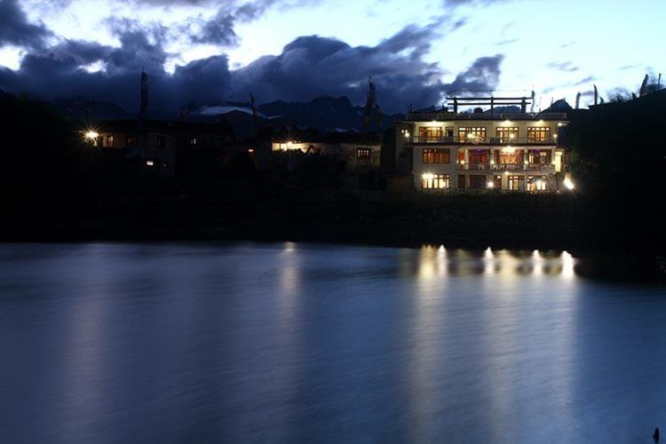 Hotel Lake View Nako المظهر الخارجي الصورة